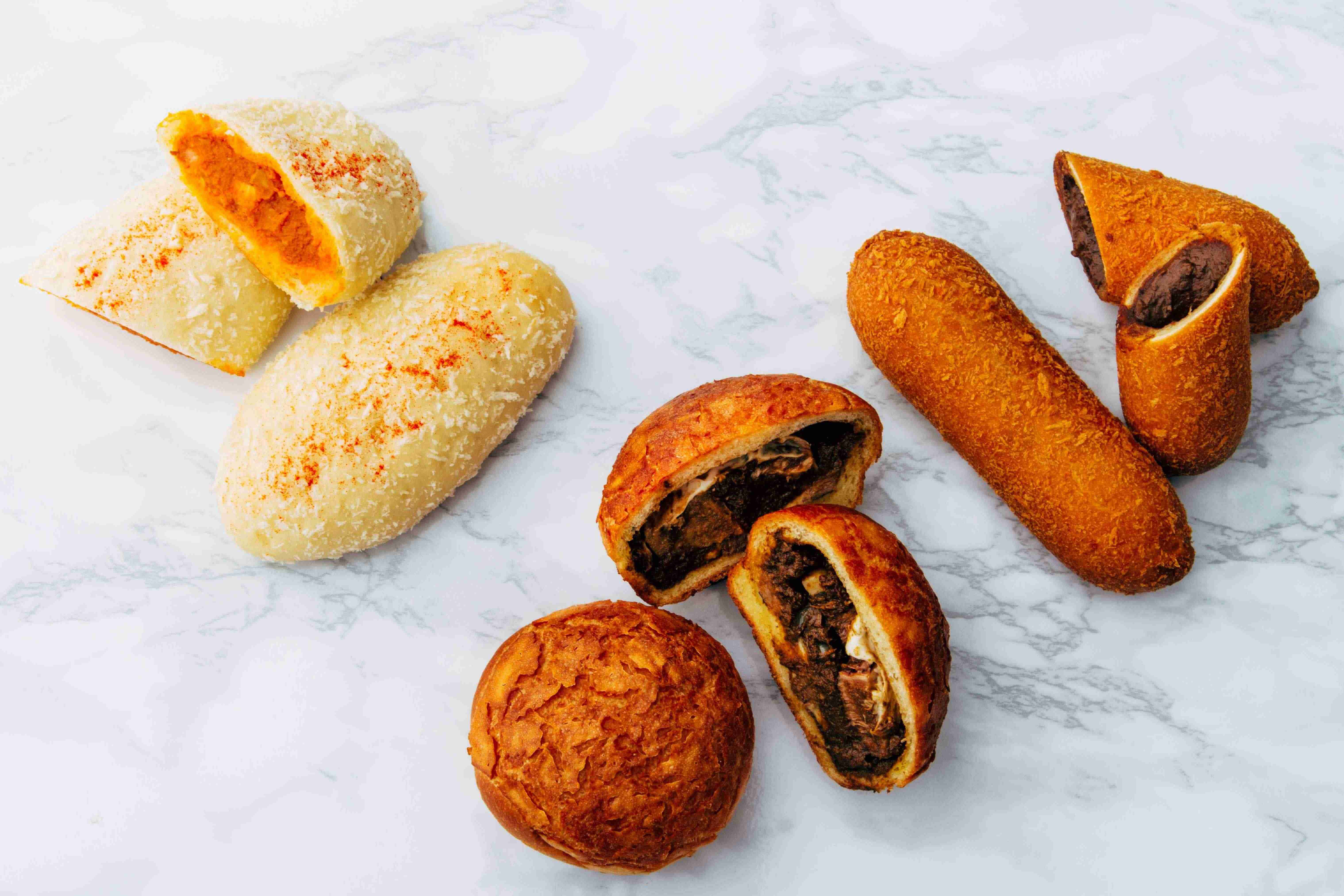 【冬のカレーパンフェア】冬季限定!白い「バターチキンカレーパン」