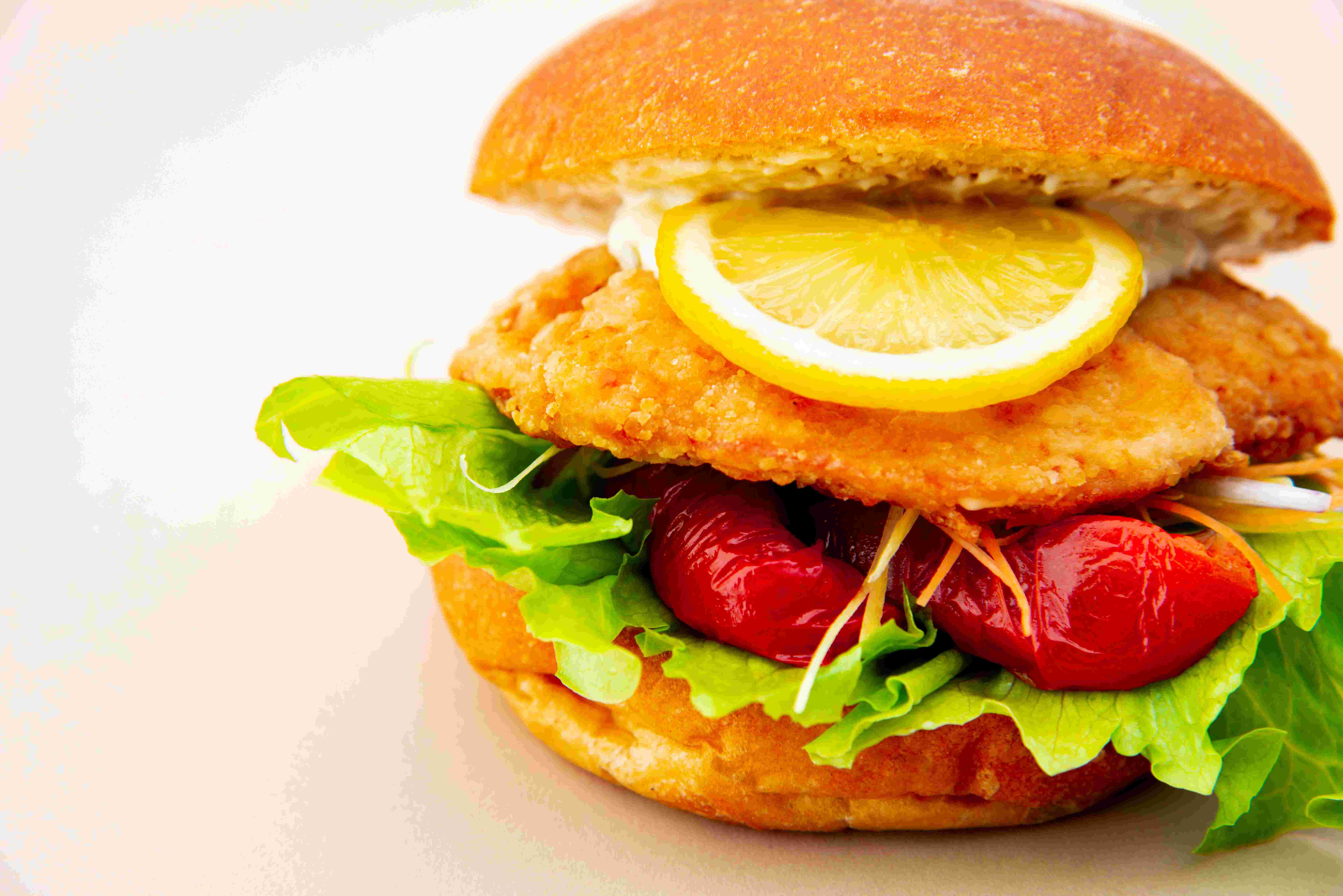 【新商品】ギルトフリーな「低糖質チキン竜田バーガー」